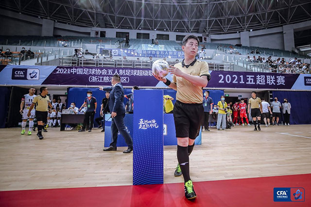 小卡缺阵哈登末节超神 快船力克独行侠追至2-2