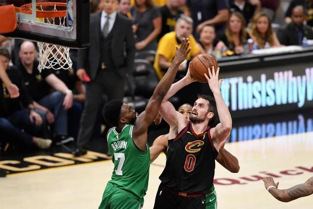 意甲-赖因德斯制胜福法纳助攻 AC米兰1-0维罗纳